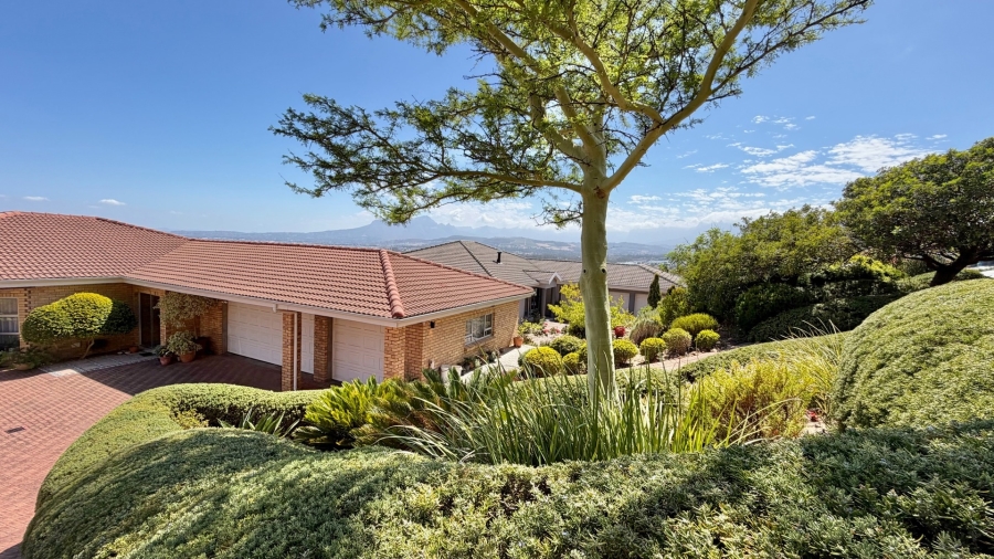 5 Bedroom Property for Sale in Mountainside Western Cape